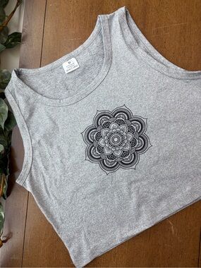 Gray Mandala Crop Tank Womens Medium Yoga Top Boho Graphic Sleeveless Casual